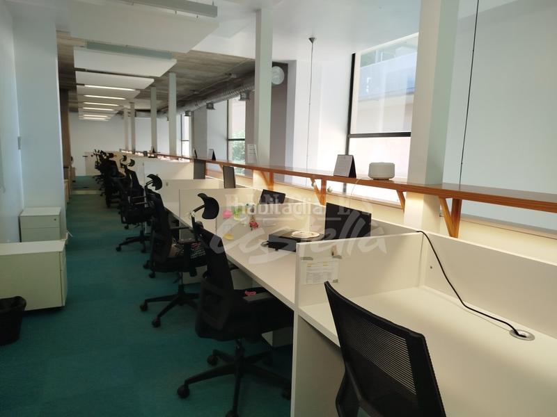 Foto 2885676a-985a-4a79-ab0c-e356eef08628. Local comercial amb calefacció a Centre Mataró