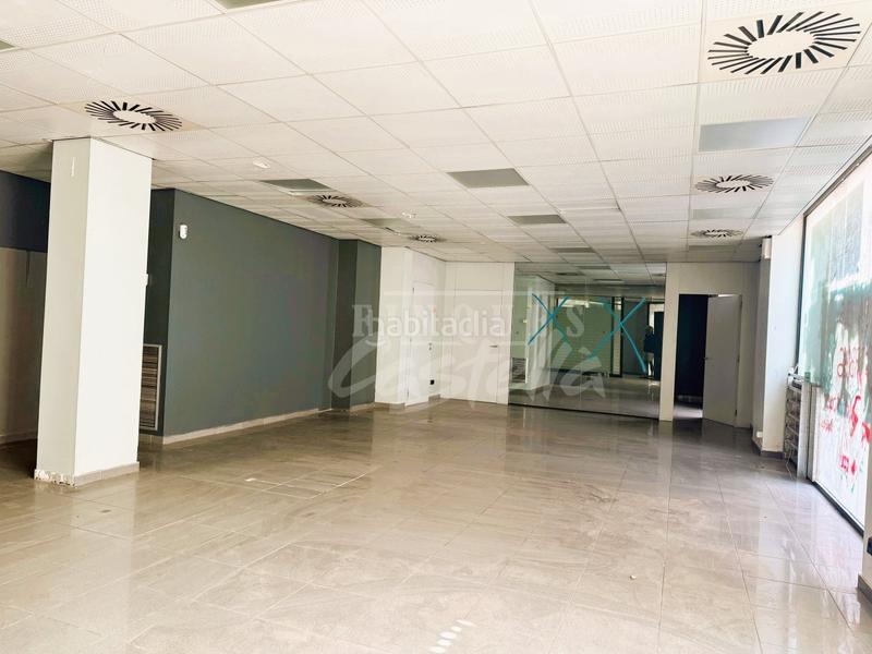 Foto 50ac0b1f-ff0b-4831-b09e-82b345b442d9. Alquiler local comercial gran local comercial esquinero en la Havana!situado en la zona más comercial y transitada de la Havana, este magnífico local esqui en Mataró