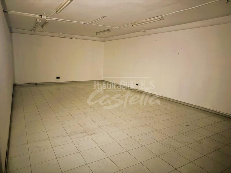 Foto a2797168-0936-4a98-9c43-6b9a0c31d9c8. Alquiler local comercial gran local comercial esquinero en la Havana!situado en la zona más comercial y transitada de la Havana, este magnífico local esqui en Mataró