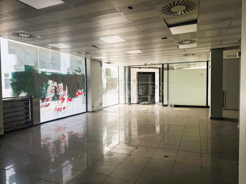 Foto c8dd30a1-d606-4285-bc9b-005daa485dfa. Alquiler local comercial gran local comercial esquinero en la Havana!situado en la zona más comercial y transitada de la Havana, este magnífico local esqui en Mataró
