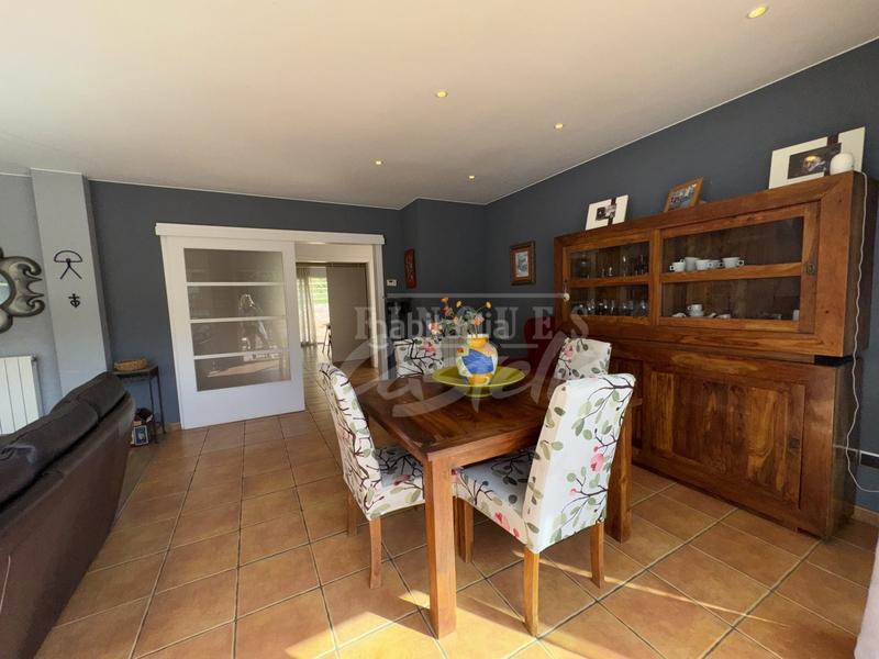 Foto a597adc4-a59f-4146-8dd3-7848822d3d6c. Casa atención a todos los amantes de la vida tranquila y confortable en un entorno privilegiado! les presento una oportunidad única par en Argentona