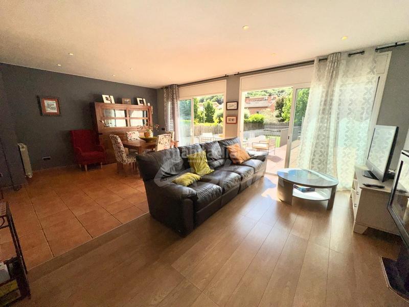 Foto dd95fd63-ce27-4aae-8246-36fc4c5b9033. Casa atención a todos los amantes de la vida tranquila y confortable en un entorno privilegiado! les presento una oportunidad única par en Argentona