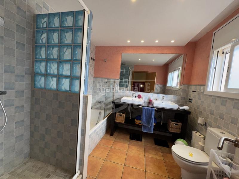 Foto fb71ecb1-23ed-486d-bc84-bab7e79fb0c6. Casa atención a todos los amantes de la vida tranquila y confortable en un entorno privilegiado! les presento una oportunidad única par en Argentona