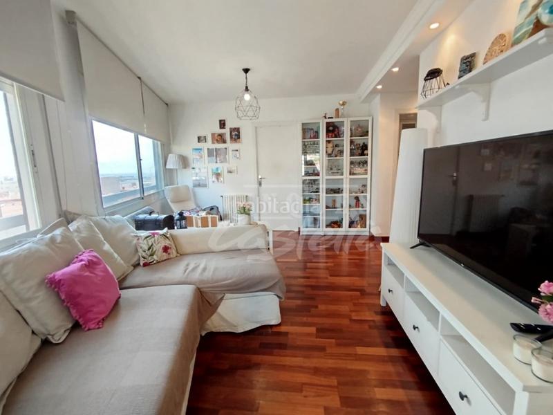 Foto fd8357e0-e3b3-4fd7-aebf-18b3683e9bca. Piso en exclusiva para nuestros clientes imagina vivir en un lugar donde cada detalle está pensado para hacerte la vida más cómoda y ag en Mataró