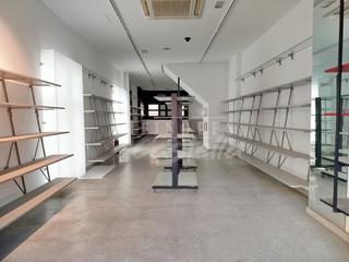 Lloguer Local Comercial a Centre. 1 linea comercial. en la hermosa ciudad costera de mataró, se en