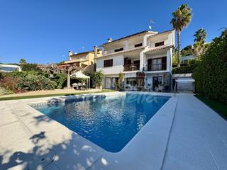 Maison à Vilassar de Dalt. En zona residencial, encontramos esta joya luminosa con alma med