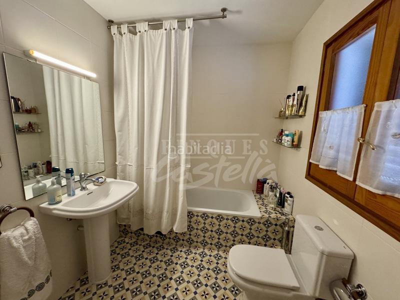 Foto acedecd5-fa36-4b01-a5d1-d76e4f3b2277. Casa amb calefacció aparcament piscina a Vilassar de Dalt