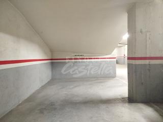 Miete Autoparkplatz in Peramàs. Plaza de parking en alquiler,  para coche no muy alto, tope 1.76