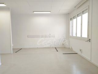 Rent Business premise in Centre. Mataró, local cerca de plaza españaref. 303294 precio 1.000messu