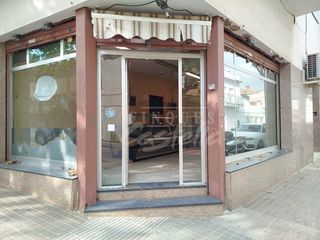 Lloguer Local Comercial a Nucli Urbà. Local comercial esquinero, situado en el centro de argentona, en