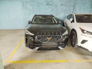 Aparcament cotxe a Via Europa - Parc Central