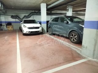 Parking coche en Via Europa - Parc Central. Via europaparque centralatención a todos los amantes de los coch