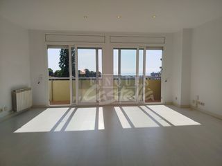 Lloguer Pis a Centre. Mataró  via europa, precioso piso seminuevo con gran balcóndescu