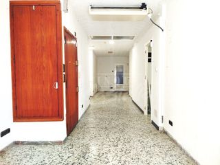 Lloguer Local Comercial a Centre. Local comercial de 61 m situado en una zona céntrica de mataró,