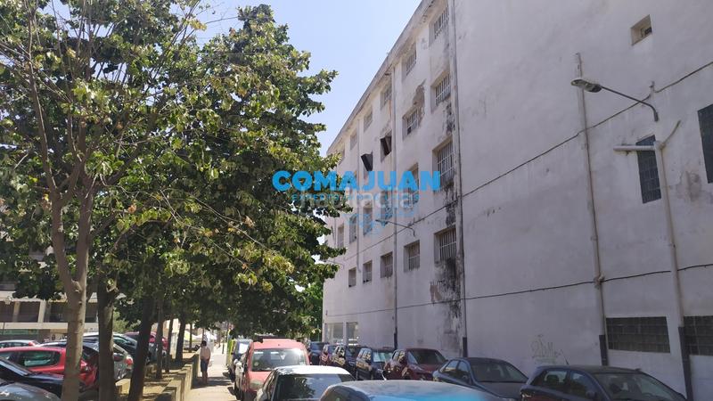 Foto 3f8b0fd8-fedd-42cc-8afb-7744fad76595. Edifici a Calella