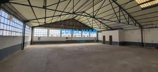 Fabrikhalle in Premià de Dalt