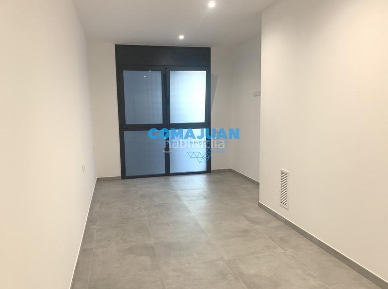 Foto 9d7e6755-a42b-40c3-885b-25eb80096170. Local comercial en Eixample Mataró