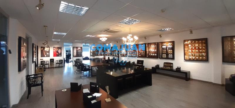 Foto edb5d447-adb8-4f94-a43e-ef67b4c48bd2. Industrial building in Bonavista Badalona