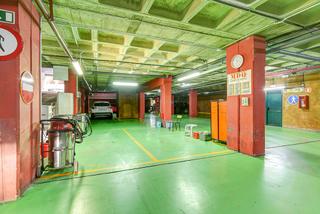 Rent Car parking in Calle folgueroles 19
