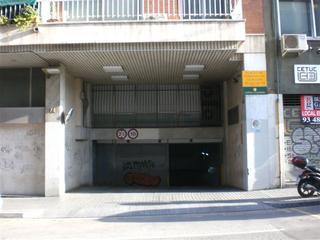 Rent Motorcycle parking in Calle almogavers 74