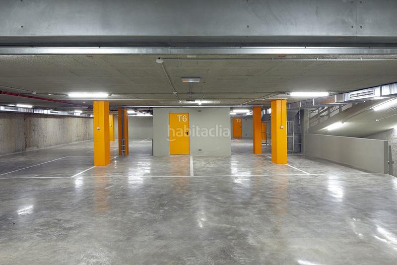 Foto 75d06d52-1649-47d0-b833-05f7d24f9192. Rent motorcycle parking in calle diputacio in Fort Pienc Barcelona