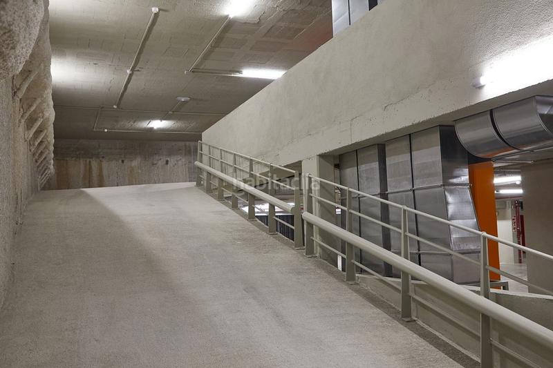 Foto b25bcf08-ac08-4200-aa52-33d0b959913f. Location parking moto dans calle diputacio dans Fort Pienc Barcelona