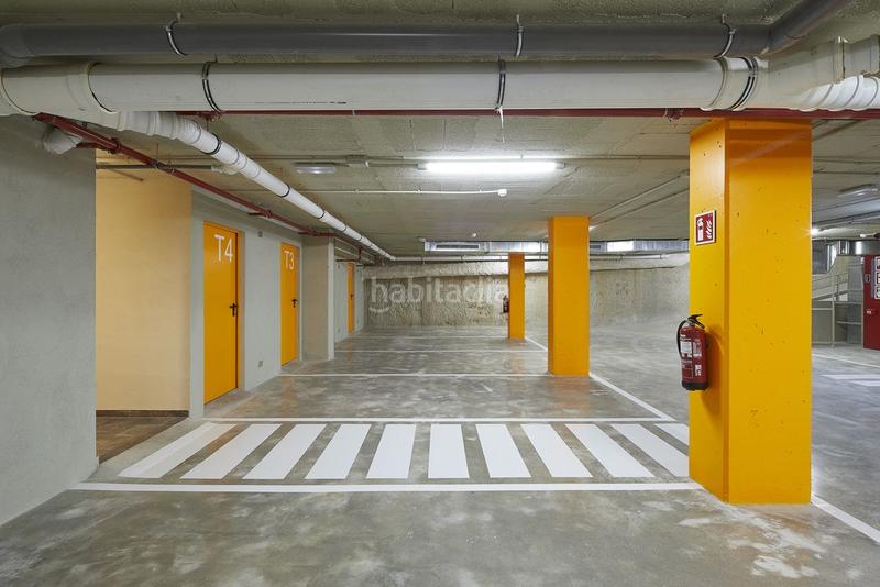 Foto bd3e23f8-2549-406a-b61a-281e6f74af6b. Affitto posto moto in calle diputacio in Fort Pienc Barcelona