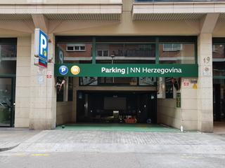 Rent Car parking in Calle hercegovina 21