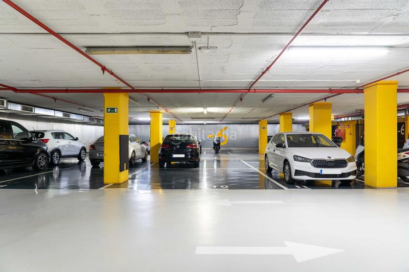 Foto 0b5fe75d-d420-4948-8f01-84915a65fda8. Alquiler parking coche en calle esteve terradas 17 en Barcelona