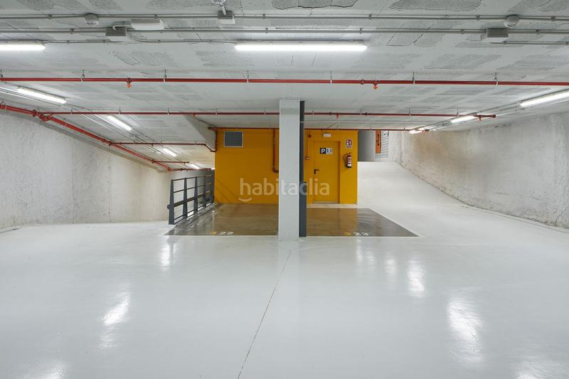 Foto 6bdc5db3-c813-4060-bc49-7cd2fe7d843c. Alquiler parking moto en avenida meridiana 256 en Barcelona