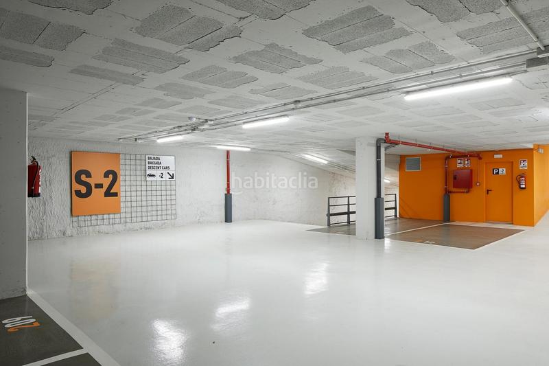 Foto c6b76e41-beae-41d8-9c4f-cfeaddde6ff0. Alquiler parking moto en avenida meridiana 256 en Barcelona