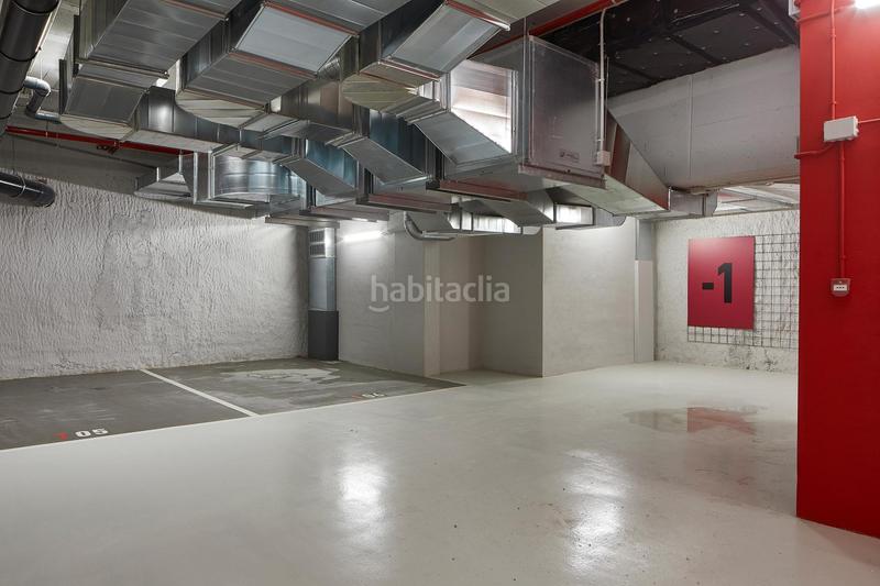 Foto e12fb254-37a8-48d3-be8b-8ac0bf59afd6. Rent motorcycle parking in avenida meridiana 256 in Barcelona