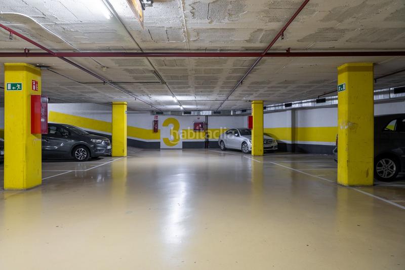 Foto 425101b1-d89f-4438-b3c0-c5b7fc8dd380. Alquiler parking coche en calle marques de sentmenat 56 en Barcelona