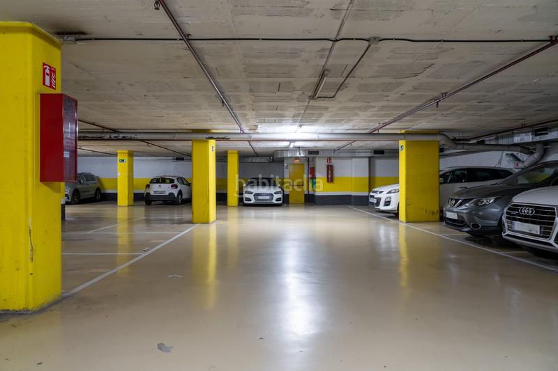 Foto bd607123-147a-4326-bf0f-310dc1a17044. Alquiler parking coche en calle marques de sentmenat 56 en Barcelona