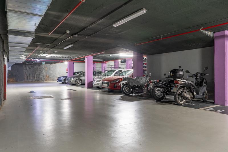 Foto 63b3bd12-5ddc-4f59-84f0-691a9f26f567. Location parking voiture dans calle carreras candi 62-6 dans Barcelona