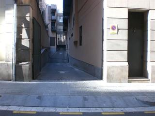 Rent Motorcycle parking in Calle comtes de bell.lloc 161