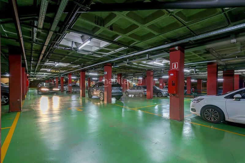 Foto b1a55fa2-c3a7-425b-b020-9c3ef0a92122. Alquiler parking coche en calle folgueroles 19 en Barcelona