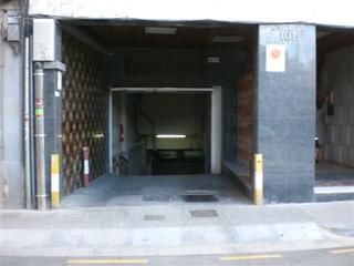 Car parking in CALLE VIOLANTE DE HUNGRIA 105