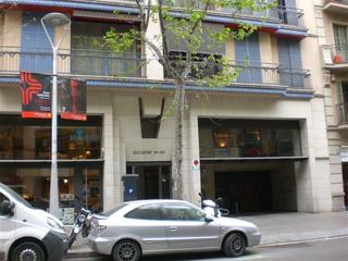 Rent Motorcycle parking in Calle rocafort 98