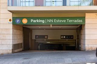 Rent Car parking in Calle esteve terradas 17