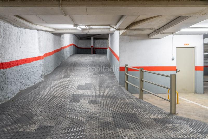 Foto 4f5dbfb0-fa8e-41fe-bd20-17567390217b. Lloguer aparcament de moto a calle ernest lluch 15 a Hospitalet de Llobregat (L´)