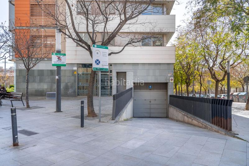 Foto 56ddc6f9-62bb-4302-8412-0ae4cb75467b. Lloguer aparcament de moto a calle ernest lluch 15 a Hospitalet de Llobregat (L´)