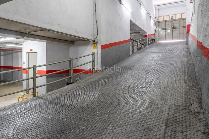 Foto d137ff1c-e4a2-4e48-b9e9-2c160ec13c83. Alquiler parking moto en calle ernest lluch 15 en Hospitalet de Llobregat (L´)