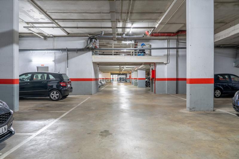 Foto dc7cefcd-e6e1-424e-9379-8fcc0367a506. Alquiler parking moto en calle ernest lluch 15 en Hospitalet de Llobregat (L´)