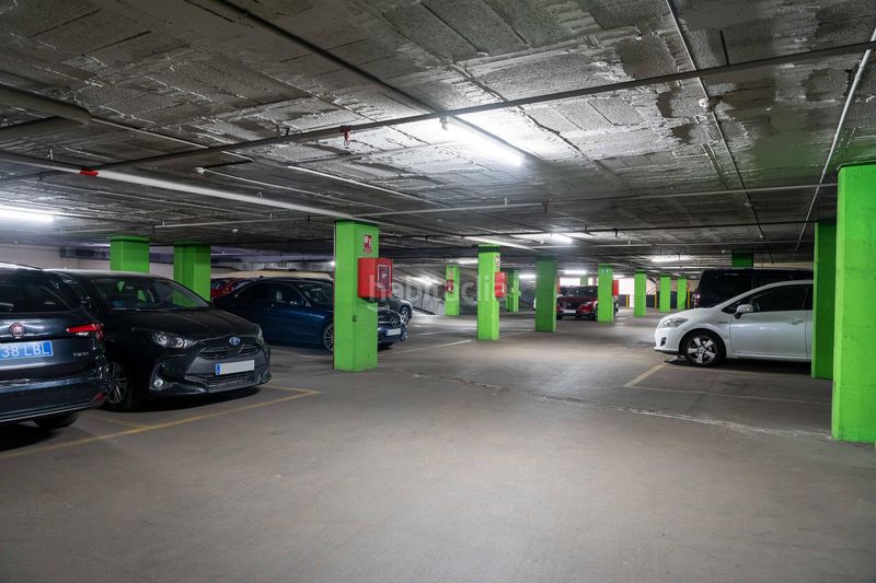 Foto cb403eed-5384-49b7-a6b5-6f86d40d5803. Rent car parking in calle valencia 511 in Sagrada Família Barcelona