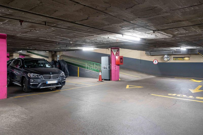 Foto d8a7fa96-15a9-4a73-b3a3-b06e15f6262d. Rent car parking in calle valencia 511 in Sagrada Família Barcelona