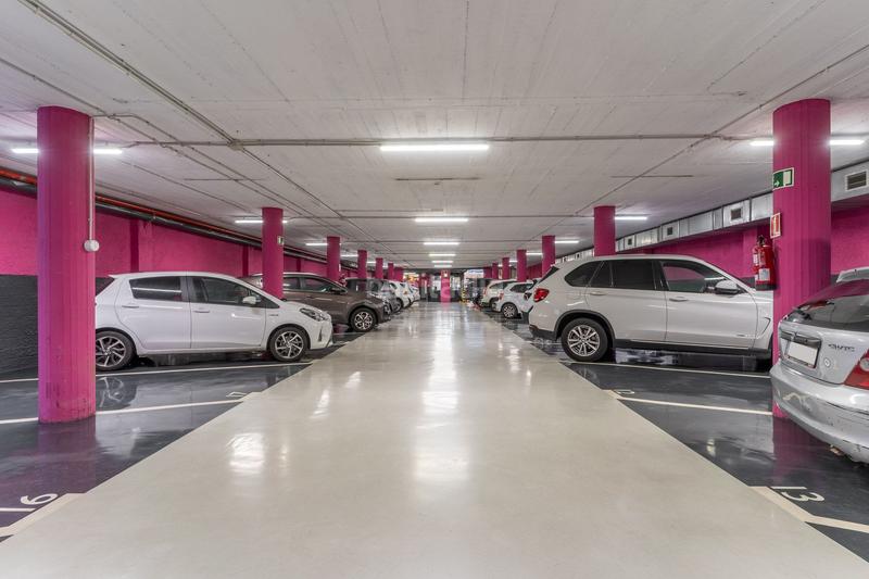 Foto 18e01627-2b38-4f6f-b680-c86989106683. Rent car parking in calle aragó 182 in L´Antiga Esquerra de l´Eixample Barcelona