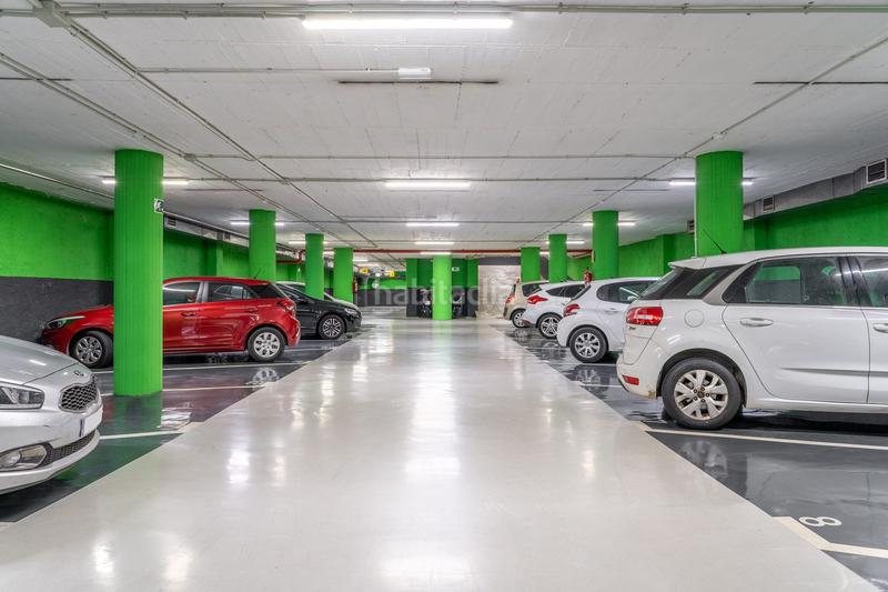 Foto 87bb0e29-3246-4fdf-a279-6ed5a036df2f. Rent car parking in calle aragó 182 in L´Antiga Esquerra de l´Eixample Barcelona