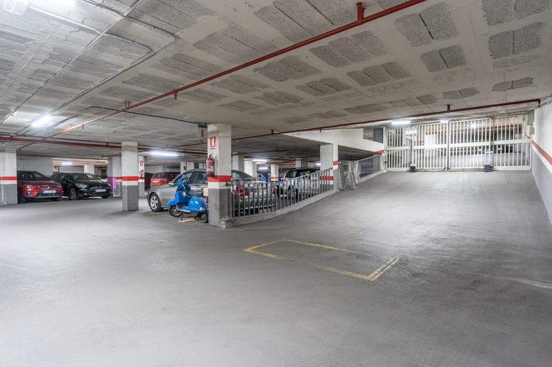 Foto 13cb7868-5976-4e78-874c-3674051799d8. Alquiler parking coche en calle enamorats 101 en El Camp de l´Arpa del Clot Barcelona