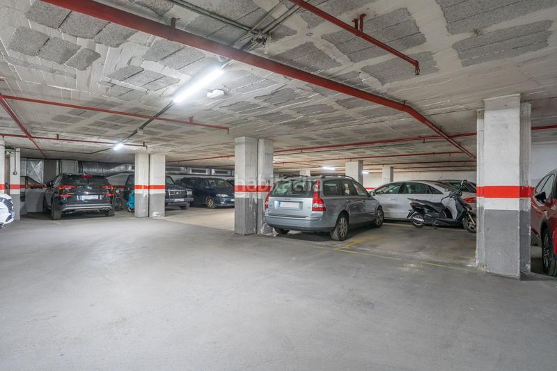 Foto 5c44bc86-9883-4ce7-8af4-482d61a3e881. Alquiler parking coche en calle enamorats 101 en El Camp de l´Arpa del Clot Barcelona